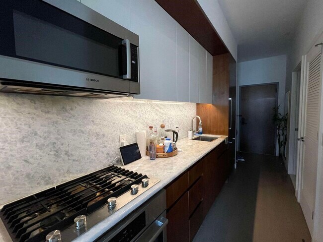 Foto del edificio - 75 Park Ln S