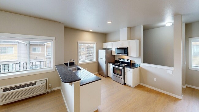 1x1 Berkeley Kitchen - Four Seasons Central