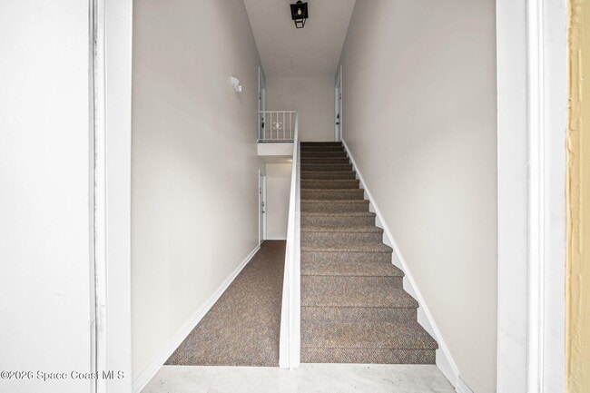 Building Photo - 913 S Colonial Ct