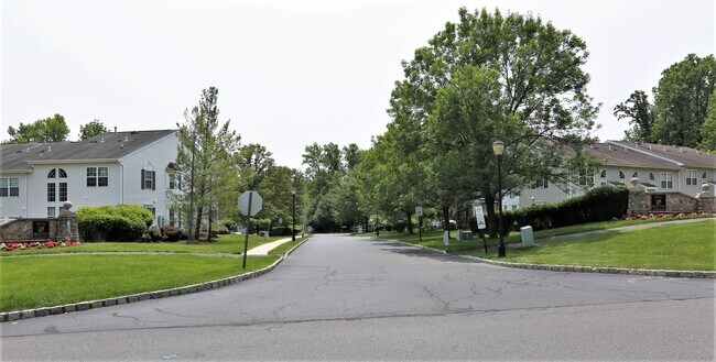 Foto del edificio - 101 Waldorf Dr