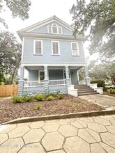 Building Photo - 304 E 5th St