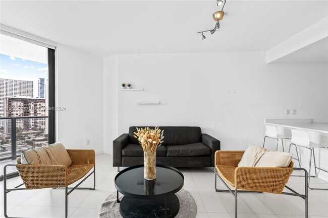Foto del edificio - 501 NE 31st St