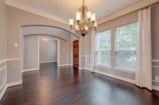 Foto del edificio - 7710 Eastwood Lake Ln