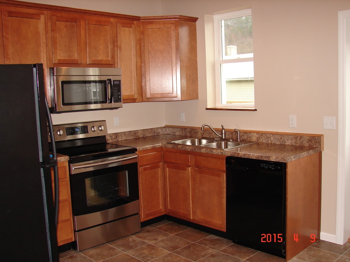 357 Bedford St, Cumberland, MD 21502 Townhome Rentals in Cumberland