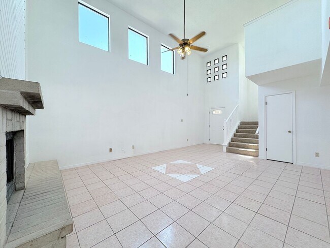 Building Photo - Spacious East El Paso 3bed/2bath!