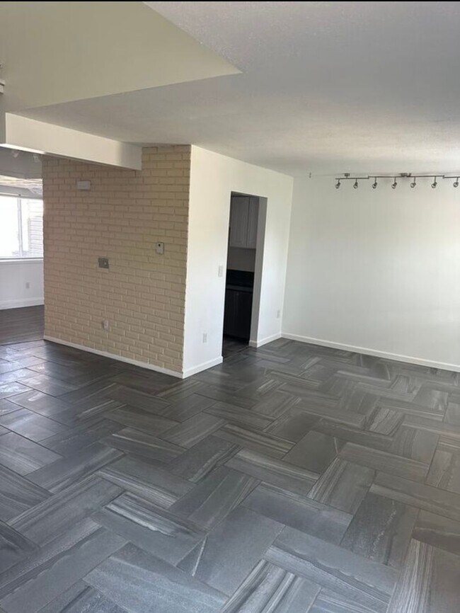 Foto del edificio - 3754C Helios Ct