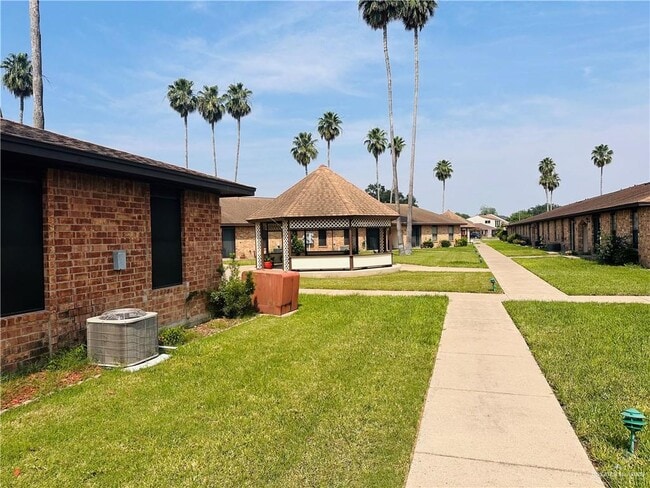 Building Photo - 1500 Evergreen Ave