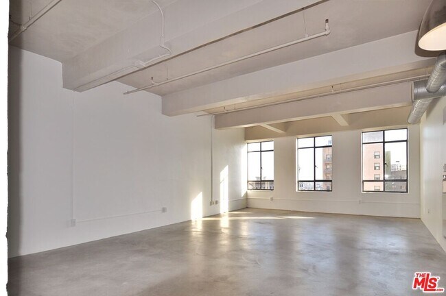 Building Photo - 849 S Broadway