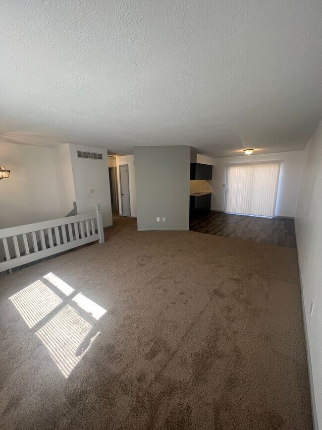 Foto del edificio - 429-431-431 Maple Grove Way
