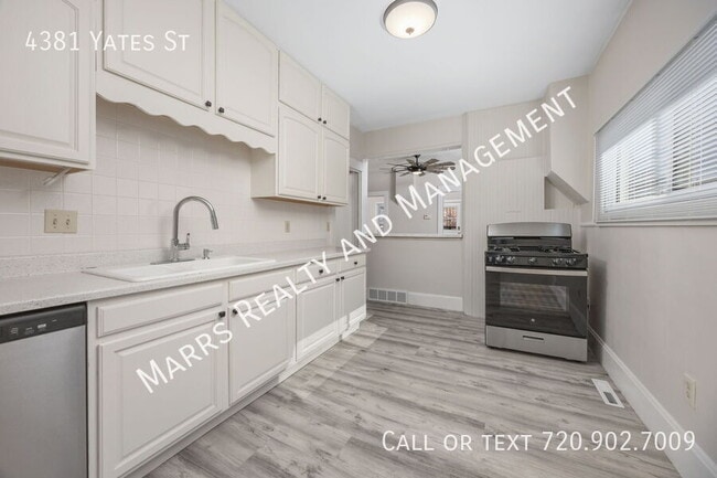 Photo - 4381 Yates St House