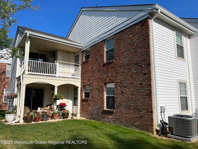 Building Photo - 130 Tulip Ln