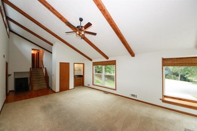 Building Photo - 930 Mountain Top Dr NE