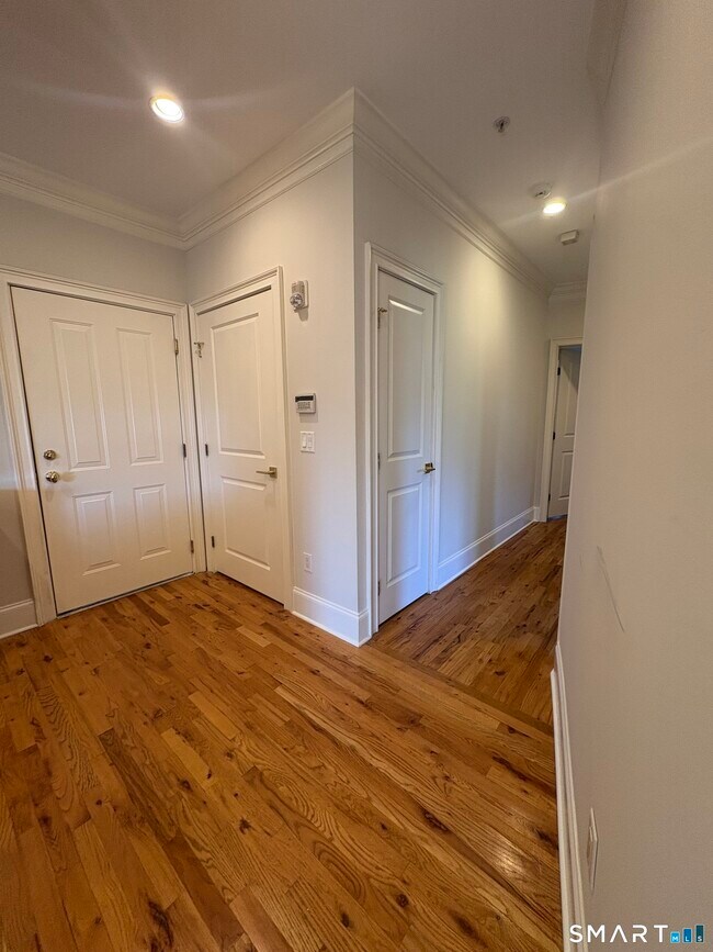 Building Photo - 21 Seir Hill Rd