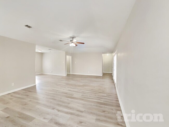 Building Photo - 23827 Beaverwood Dr