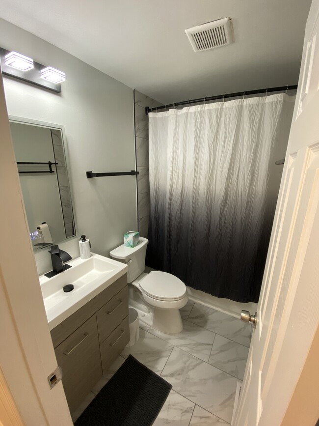 Foto del edificio - 3300 8th Ave SW