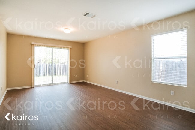 Building Photo - 711 Perseus Dr