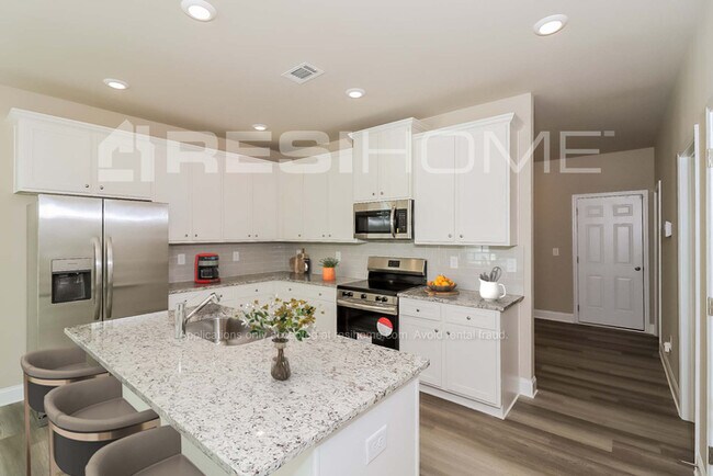 Building Photo - 189 Brougham Dr S