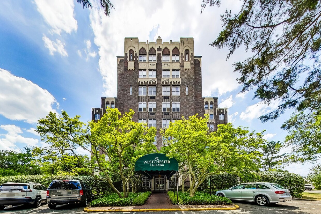 Primary Photo - Elegant 2 Bedroom/ 2 Bath Unit in Westches...