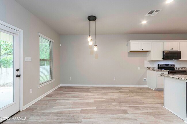 Building Photo - 313 Springsteen Ln