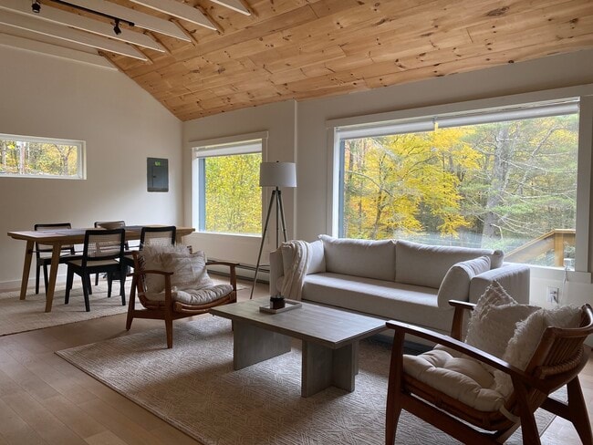 Building Photo - 13 Brenner Rd