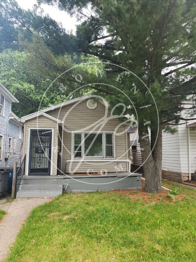 Foto principal - 2-Bedroom Gem! Large kitchen. Convienient ...