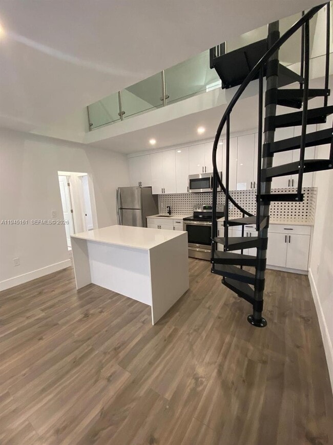 Building Photo - 7411 Carlyle Ave