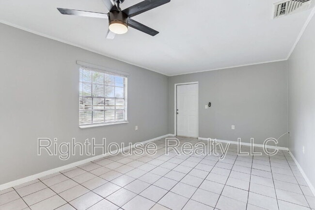 Building Photo - 907 Center Ave