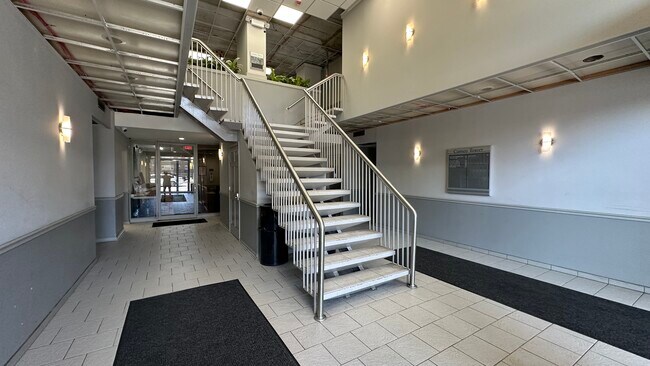 Foto del edificio - 7234 W North Ave