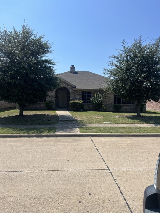Photo - 1226 Long Branch Dr (Lancaster, TX)