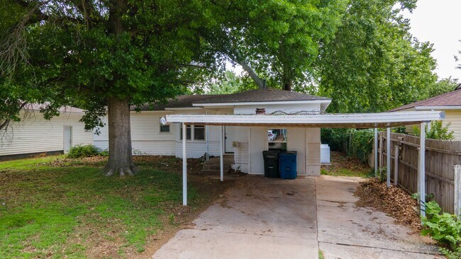 Foto del edificio - 4 Bed 1 Bath Home in Midwest City!! DEPOSI...