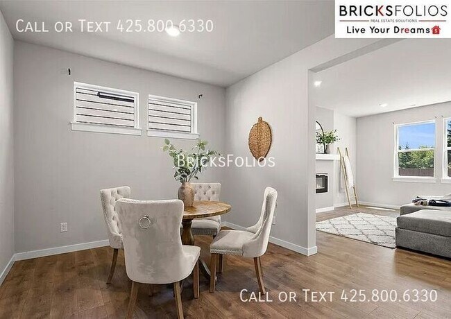 Foto del edificio - Captivating 5-Bedroom Home with Exceptional Features in Port Orchard.