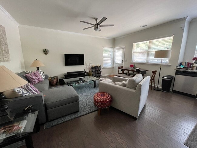 Foto del edificio - 2042 Bolton Rd NW