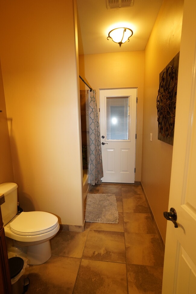 Building Photo - 3439 Southern Vista Dr