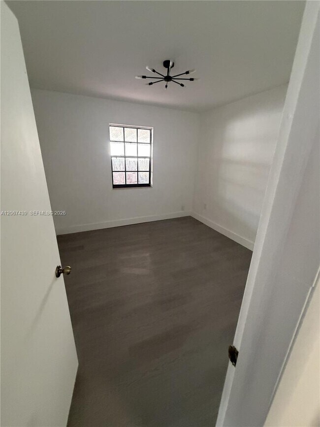 Foto del edificio - 2424 SW 21st Ter