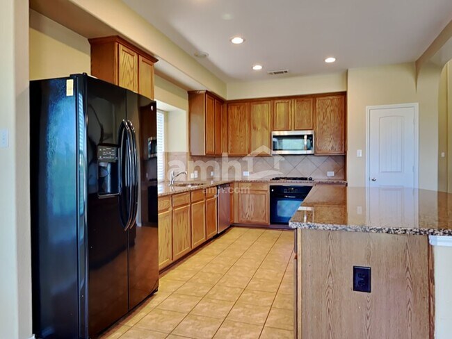Foto del edificio - 704 Rolling Hills Ln