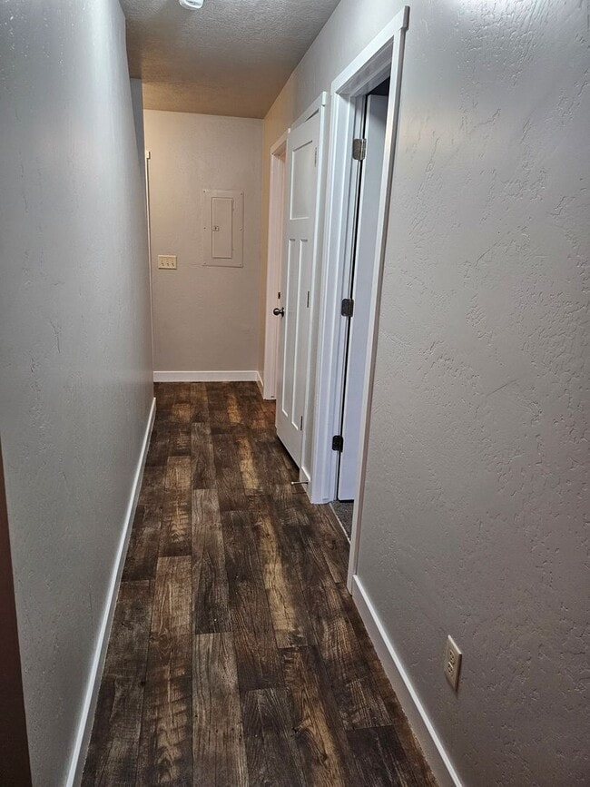 Building Photo - Cute 3 Bedroom 2.5 bath Townhome for Rent ...