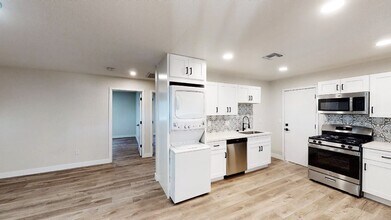 Building Photo - 1008 E Fairmount Ave