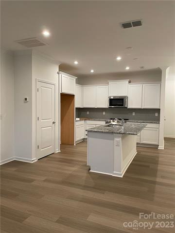 Foto del edificio - 10676 Skipping Rock Ln NW