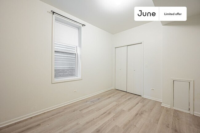 Building Photo - Private bedroom in 3 bed/1 bath Home