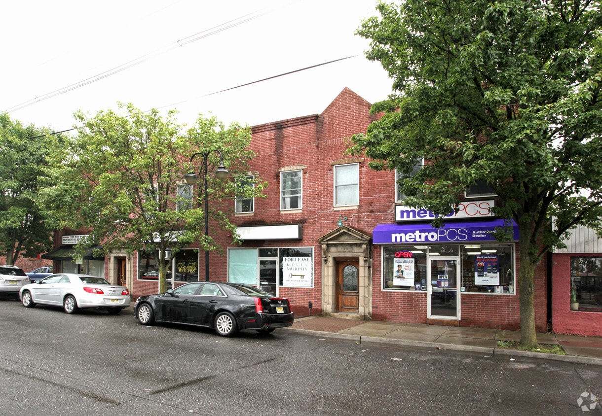 Building Photo - 64-66 Bridge Ave