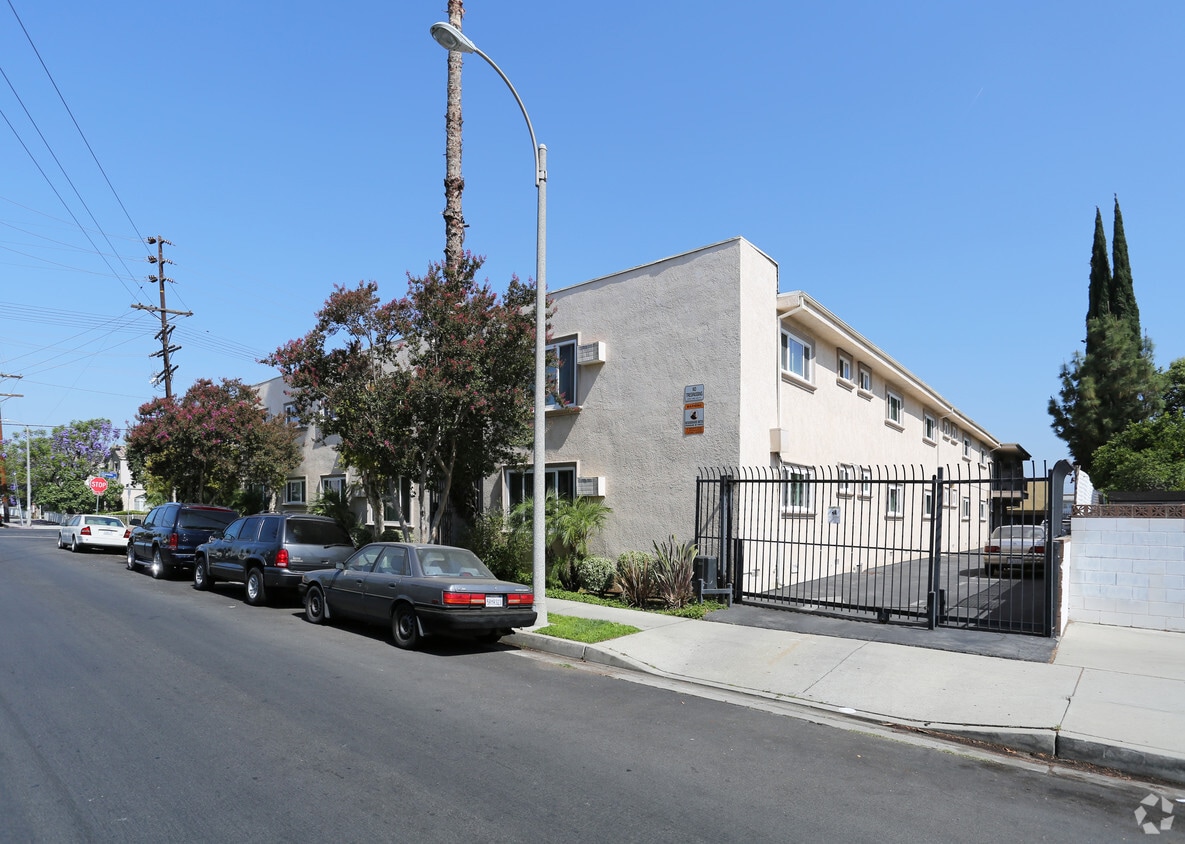 Building Photo - 7000 Etiwanda Apartments