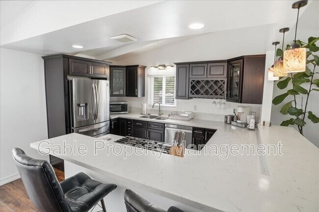 Foto del edificio - 27453 Santa Clarita Rd
