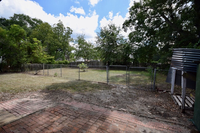 Building Photo - Spacious Home with lots of updates