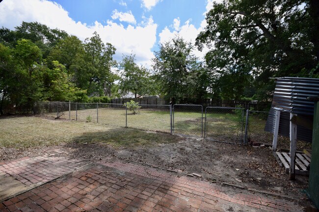 Foto del edificio - Spacious Home with lots of updates