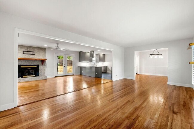 Foto del edificio - 161 Deerwood Cir