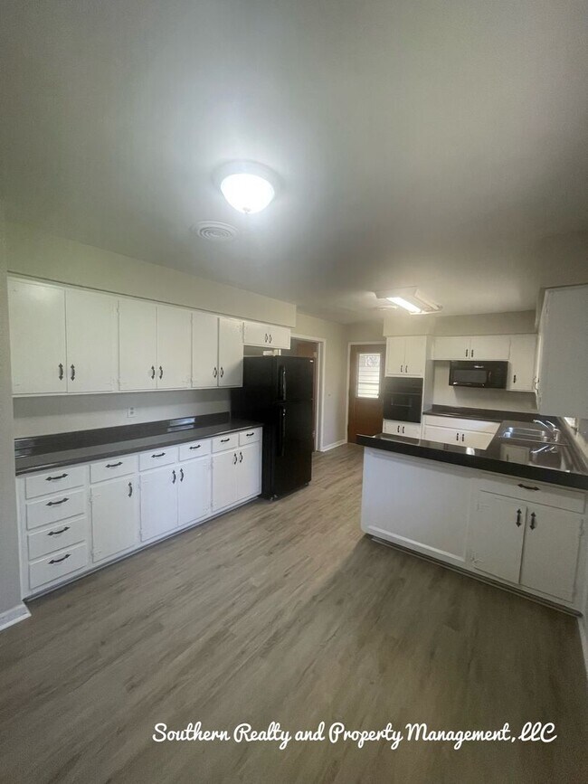 Foto del edificio - Churchill Estates Corner Lot