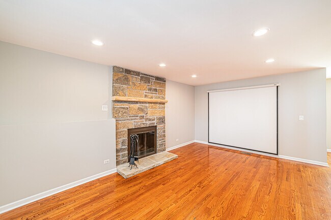 Building Photo - 112 Lilac Ln