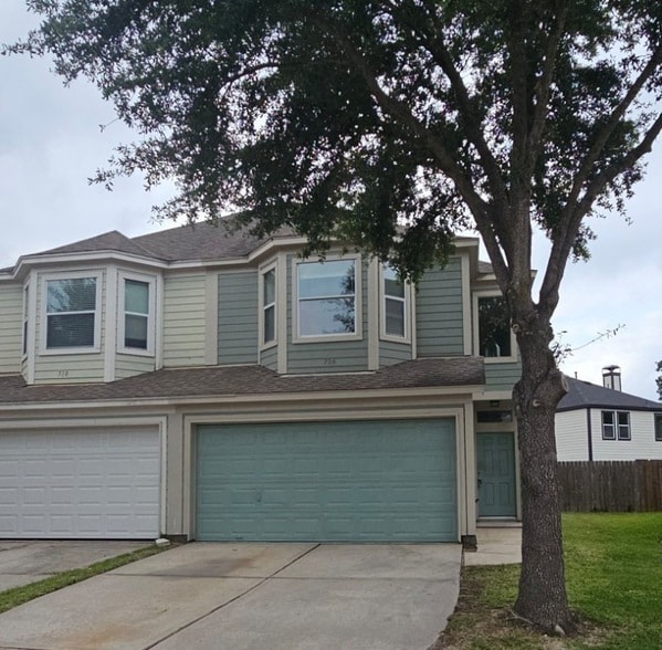 Building Photo - 706 Woodport Ln