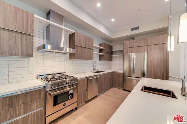 Foto del edificio - 723 Huntley Dr