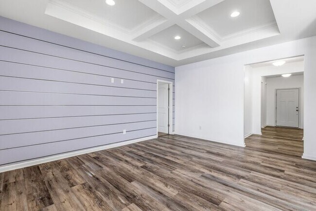 Building Photo - Experience Luxury Living in Reedy Fork